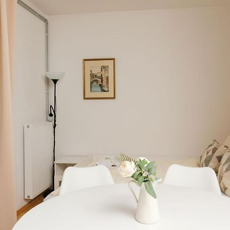 Apartment Zentral Direkt An U-Bahn Station ウィーン エクステリア 写真