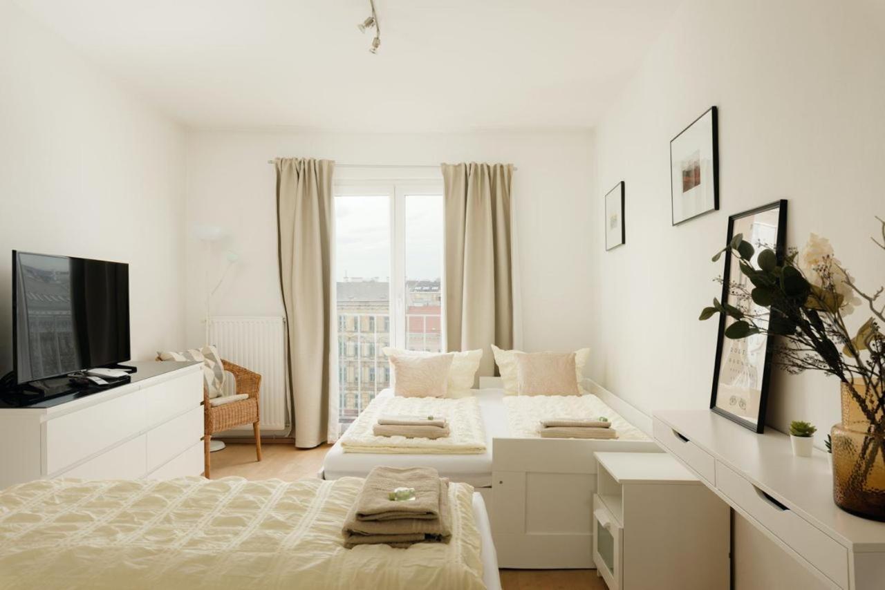 Apartment Zentral Direkt An U-Bahn Station ウィーン エクステリア 写真