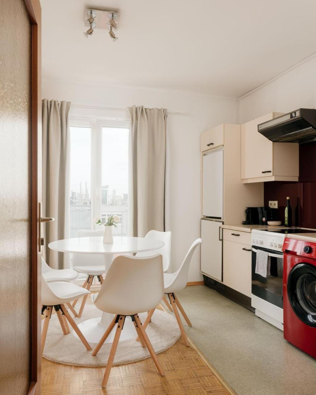 Apartment Zentral Direkt An U-Bahn Station ウィーン エクステリア 写真