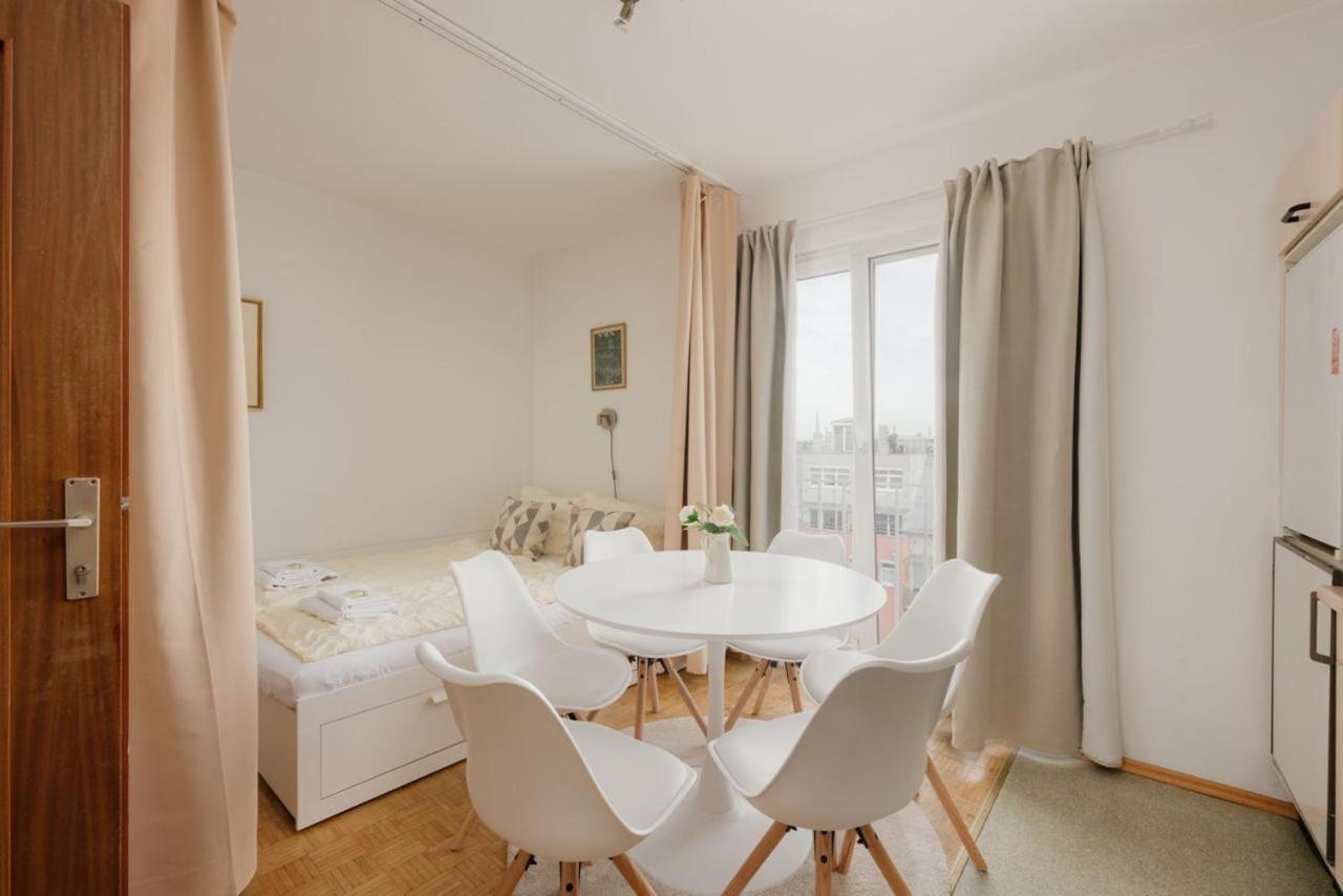 Apartment Zentral Direkt An U-Bahn Station ウィーン エクステリア 写真
